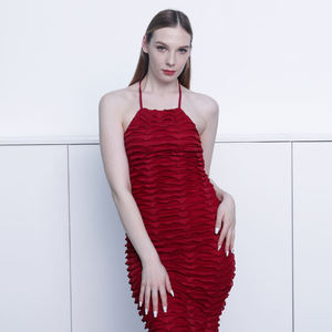 Robe d'été féminine Super Fairy Dali verte à pois avec dos nu rouge et fente latérale pour les vacances à la plage ou les soirées - Product Image 2
