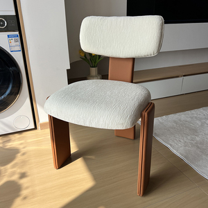 Chaise de salle à manger moderne, directement de l'usine, avec pieds en métal recouverts de PU et assise en tissu doux, pour la maison et la restauration - Product Image 1