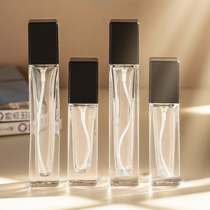 Envase de Perfume Portátil, Mini Botella de Spray Cuadrada Vacía, Transparente, Recargable, de Vidrio de 10 ml, con Tapa Negra - Product Image 2