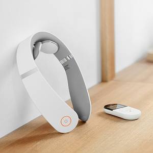 Venta al por mayor eléctrico portátil vibrador calentado punto de presión terapia EMS cuello alivio del dolor masajeador con control remoto - Product Image 5