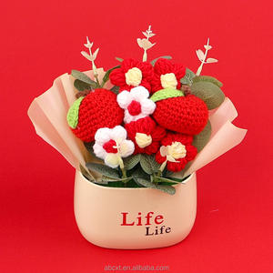 Vente en gros <span class=keywords><strong>de</strong></span> fleurs et plantes artificielles faites main au crochet, fleurs <span class=keywords><strong>de</strong></span> fraises au crochet, plantes en <span class=keywords><strong>pot</strong></span> - Product Image 6