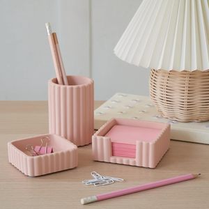 Ensemble d'accessoires de <span class=keywords><strong>bureau</strong></span> esthétiques modernes, lot de 3, organiseurs élégants en béton <span class=keywords><strong>rose</strong></span> pour stylos et fournitures de <span class=keywords><strong>bureau</strong></span> - Product Image 3