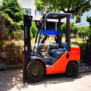 <b>Mini</b> <b>Old</b> Japanese Used Forklift Small Pallet Truck for Sale-Diesel Powered Two Stage Mast - Product Image 2