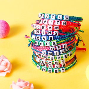 Pulseras de la Amistad Tejidas a Mano con Cuentas de Letras Inspiradoras: ARDIENTE, FE, SONRÍE, AMOR. Regalo <span class=keywords><strong>para</strong></span> Mamá, Hermana. - Product Image 1