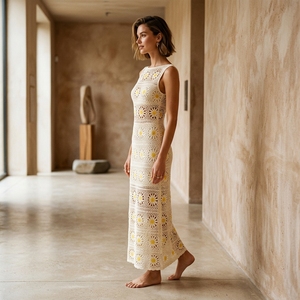 Robe midi en maille unie sans manches ajourée de haute qualité pour femme, nouvelle collection été 2026 - Product Image 2