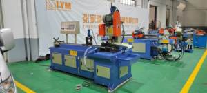 YJ-425CNC التلقائي الألومنيوم الأنابيب قطع آلة جوفاء مربع ماكينة قطع أنابيب 45 درجة ماكينة قطع أنابيب - Product Image 3