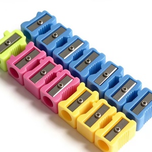 Taille-crayon en plastique motif animal de dessin animé mignon, 1 trou, design portable Kawaii pour enfants, filles, garçons, cadeau de rentrée scolaire, papeterie en gros - Product Image 2