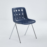 Tabouret de bar moderne empilable en PP facile à nettoyer avec support de pied robuste pour une utilisation en intérieur/extérieur dans les établissements commerciaux, la restauration et les écoles