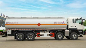 Camion-citerne Sinotruk Howo neuf 30CBM 8x4 pour le transport de carburant, 12 roues avec pistolet - Product Image 3