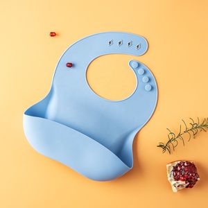 Babero de Silicona para Bebé, Impermeable, Ajustable, con Diseño de Bandana, para Niños y Niñas, en Oferta - Product Image 2