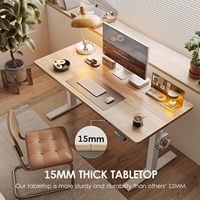 Bureau assis-debout électrique ergonomique réglable en hauteur avec plateau modulable, contrôleur à mémoire, cadre blanc, finition érable, pour bureau