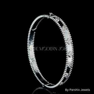 Bracelet élégant en diamant le plus demandé, parfait pour les mariages ou les anniversaires et les vêtements de luxe quotidiens disponibles à la vente - Product Image 3