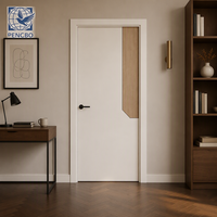 Porte intérieure bicolore en WPC blanc avec incrustation latérale en grain de bois et coins coupés pour l'approvisionnement des immeubles d'appartements modernes