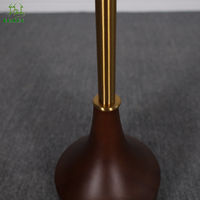 Table basse d'angle moderne de luxe avec base en bois et plateau en marbre rond de style nordique pour le salon
