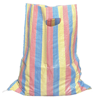 Sacs de courses en PP tissé imprimés variés, laminés et durables pour les courses quotidiennes, l'emballage de fruits et légumes, et les snacks (pommes de terre)