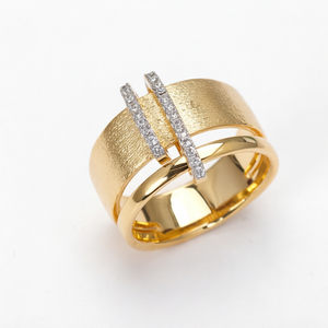 Anillo de Lujo de Cobre con Cruz y Capas, Acabado Cepillado, Circonita Cúbica, Banda Ancha, Joyería de Boda para Novia - Product Image 1