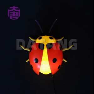 Lampe de nuit LED réaliste en forme de coccinelle personnalisée, avec des ailes qui battent, amusante pour la décoration extérieure du jardin ou de la chambre d'enfant - Product Image 5