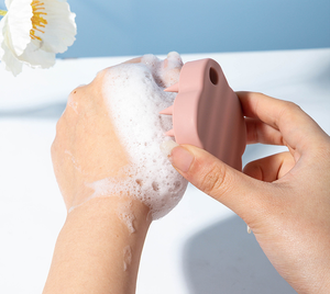 Brosse de massage du cuir chevelu en silicone One Piece pour le lavage des cheveux, relaxation de <span class=keywords><strong>la</strong></span> tête, utilisation humide ou sèche pour cheveux épais, fins ou bouclés - Product Image 3