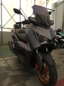 Potente Motocicleta de Gasolina 5+ EEC/COC, Refrigerada por Agua, Inyección Electrónica, 125KPH, con Sistema CBS/ABS, Tanque de 12L - Product Image 3
