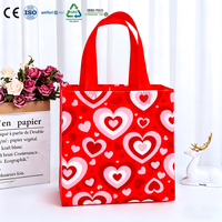 Sac non tissé de haute qualité à imprimé cœur rouge, sac de transport vibrant pour emballage de cadeaux de mariage et d'anniversaire
