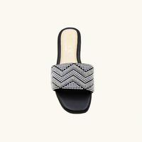 Nouvelle Collection Été – Sandales Plates Carrées à Bout Ouvert pour Femme, Modèles Tendance avec Strass Brillants, Babouches Quotidiennes pour Femme