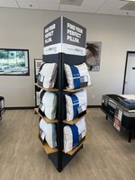 Magasin en métal acrylique, oreiller de matelas en fer, magasin de détail, vitrine en métal, tapis, drap de lit, présentoir