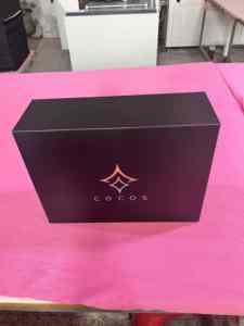 Luxe op maat gemaakte cosmetica set met magnetische verpakking, UV-coating, matte laminatie, reliëf sponsvoering en milieuvriendelijke doos - Product Image 4