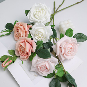 Ramillete de Rosas Artificiales Ruilisi de 3 Cabezas, Tallo Único, Color Blanco Rosado Grisáceo, Tela Encerada, Decoración para Bodas y Hogar - Product Image 1