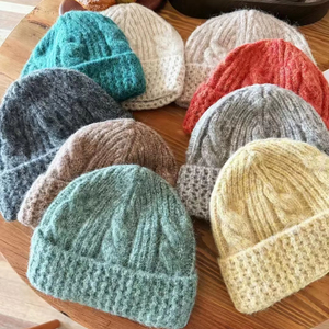 <span class=keywords><strong>Bonnet</strong></span> d'hiver vierge de haute qualité en <span class=keywords><strong>cachemire</strong></span> tricoté sur mesure Broderie Designer <span class=keywords><strong>Bonnet</strong></span> en laine acrylique pour <span class=keywords><strong>femme</strong></span> pour fille - Product Image 1