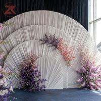 ZKAI Nouvelle Arche Métallique Pliable de Luxe en Forme d'Éventail Semi-circulaire pour Décor de Mariage, Rideau de Voile Blanc en Tissu Plissé Rond