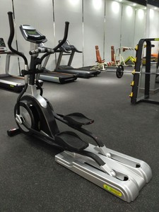 XINRUI XR9005 Elliptique Cross-Trainer Cardio pour la Maison et le Fitness Commercial, à Roues Arrière, Résistance Réglable, Mouvement Fluide - Product Image 2