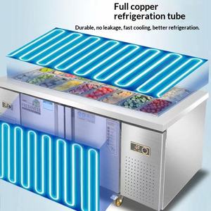 โต๊ะน้ำแข็งเชิงพาณิชย์ 3 ประตู พร้อมเครื่องทำน้ำแข็งปรับแต่งได้ สำหรับร้านชานม ผลไม้ อาหารทะเล สลัด โต๊ะทำงาน - Product Image 3