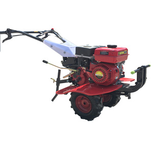 I rototiller a benzina vengono utilizzati nelle fattorie per aprire le trincee - Product Image 1