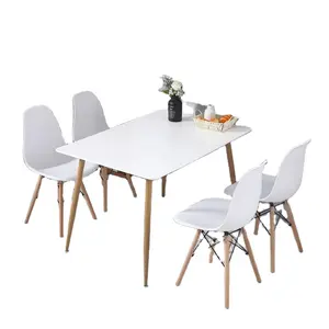 Scandi stil siyah beyaz ahşap yemek odası mobilyası 80*80cm kare yemek masası 4 bacaklar ile restoran ve cafe için