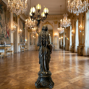 Lampada da Terra Dea in Bronzo Maestosa - Altezza Personalizzabile, Installazione sul Posto, Regalo di Laurea, Grandi Interni, Leone in Bronzo - Product Image 3