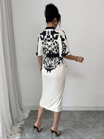 Robe midi élégante pour femme, col en V, coupe trapèze, manches mi-longues, imprimé floral, taille nouée, style bureau urbain, décoration boutonnée, naturelle