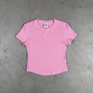 T-shirt court vintage délavé pour femme, coupe ajustée, col mandarin ouvert, en coton épais respirant, style streetwear, haut décontracté pour le quotidien - Product Image 1