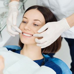 Gants en nitrile blancs jetables, 100 pièces par boîte, pour les tatouages et les salons de beauté - Product Image 4