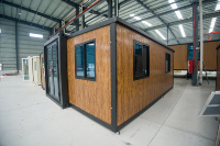 Maison conteneur extensible 20 pieds à grain de bois, cabine modulaire moderne certifiée CE pour unité de glamping, dortoir de travailleurs, lodge