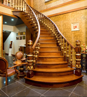 Escalier en colimaçon de luxe |   Escaliers en aluminium avec garde-corps en acier inoxydable et design personnalisé pour l'intérieur d'une villa moderne