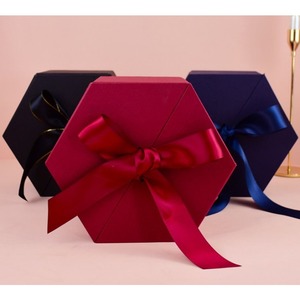 Caja de Regalo de Papel con Forma Especial Personalizada para Flores, Perfumes, Cosméticos y Productos para el Cuidado de la Piel, con Cinta de Seda - Product Image 1