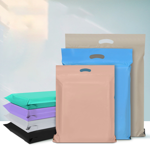 Échantillons Gratuits Sacs d'expédition en Gros Personnalisés Sacs Postaux en Plastique à Prix Abordable Sacs de <span class=keywords><strong>Colis</strong></span> Poly Mailer avec Poignée - Product Image 5