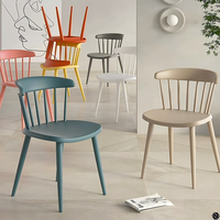 Chaise de salle à manger empilable en plastique moderne et contemporaine pour restaurant, salon, extérieur et hôtel (vente en gros)