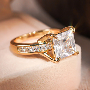 Anello Elegante a Quattro Punte di Forma Quadrata per Donne - Product Image 2