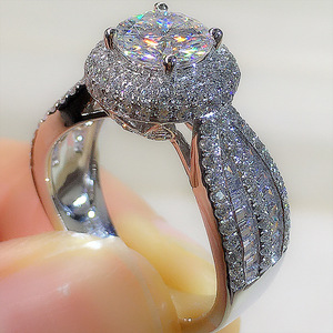 Anello Nuziale Classico di Lusso per Donne, Elegante Gioiello da Indossare sull'Indice - Product Image 6
