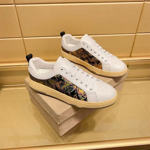 Zapatos deportivos casuales para hombre con estampado floral blanco, con cordones y de caña baja. - Product Image 5