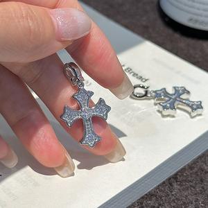 Pendentif en argent pur S925 avec un design de niche de style vintage et un placage or, bijoux simples et élégants micro-incrustés - Product Image 4