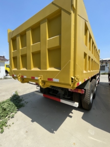 รถบรรทุกหนัก HOWO TX 375 แรงม้า 8x4 ยูโร 2 ดีเซล พวงมาลัยขวา กล้องมองหลัง 30 ตัน Sinotruk 375 371 400 เครื่องยนต์ Weichai มือสอง - Product Image 4