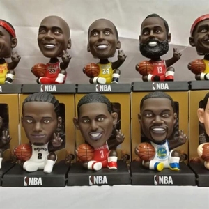Figuras <span class=keywords><strong>de</strong></span> baloncesto <span class=keywords><strong>de</strong></span> Kobe, Curry y James, accesorios para coche <span class=keywords><strong>de</strong></span> estrellas del fútbol Messi y Cristiano Ronaldo, muñecos que sacuden la cabeza. - Product Image 4