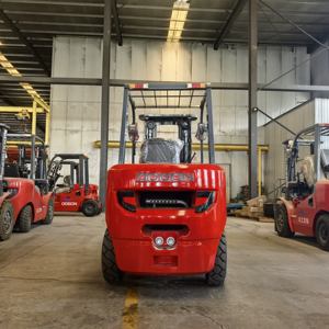 מלגזה דיזל 5 טון, 3 טון, 2 טון, מאושרת EPA, עם תורן חופשי מלא בעל 3 שלבים, למכירה, מסופקת מהמפעל - Product Image 3